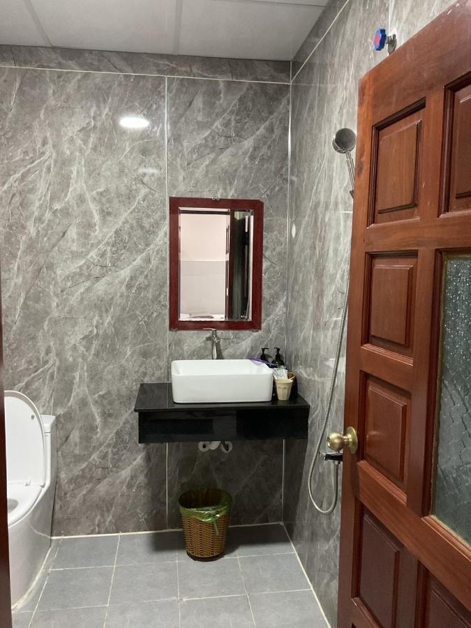Hoang Linh Hotel Buon Ma Thuot Bagian luar foto